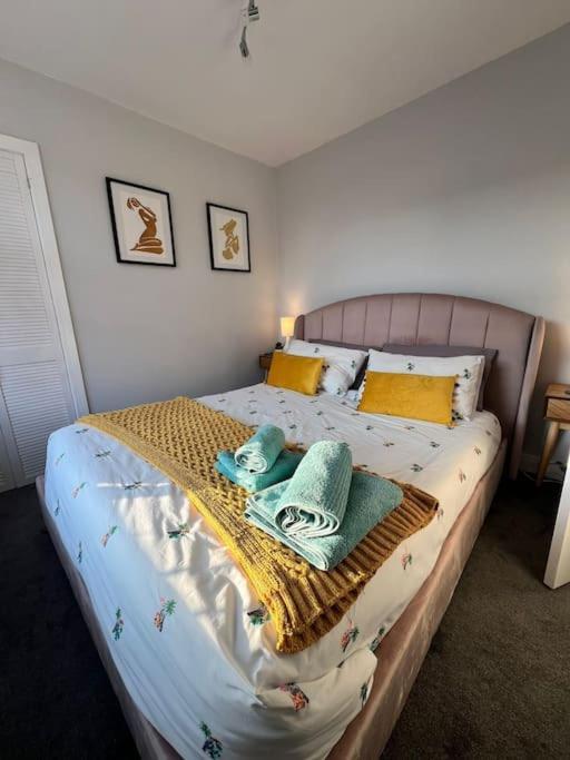 Bright, First Floor, One Bedroom Flat In Wimborne Уимборн Минстър Екстериор снимка