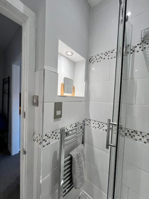Bright, First Floor, One Bedroom Flat In Wimborne Уимборн Минстър Екстериор снимка
